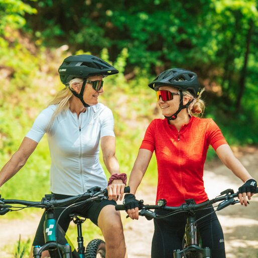 Two happy cyclists | © HERB- Media vGmbH