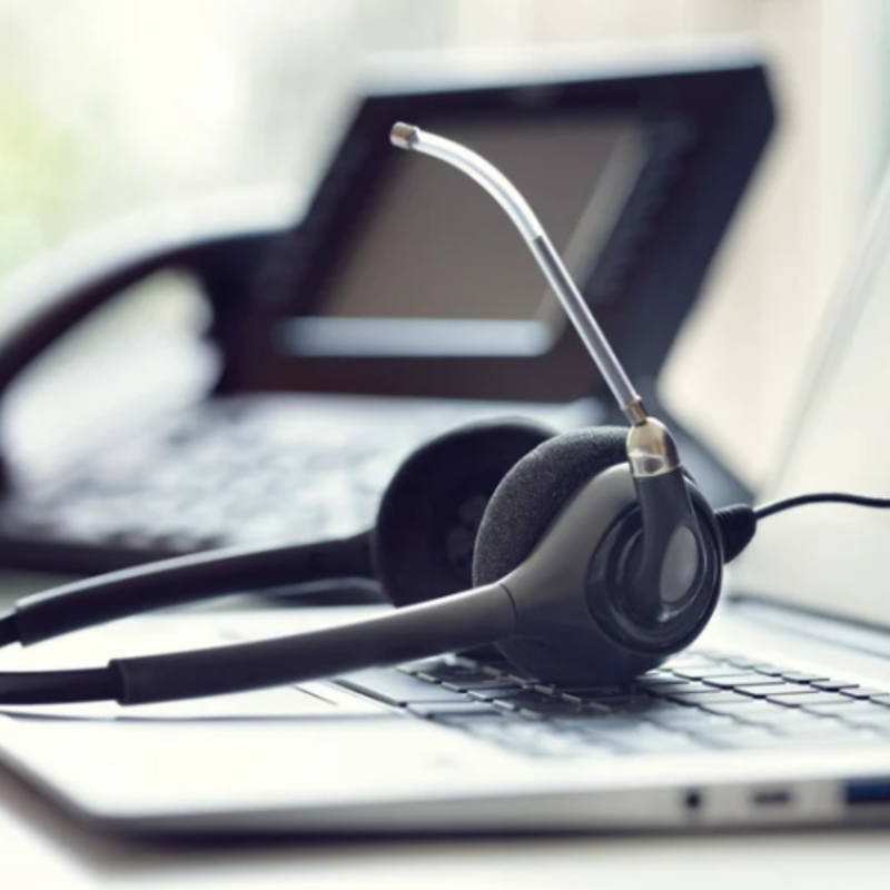 Headset - Ufficina | © Getty Images Pro - BrianAJackson