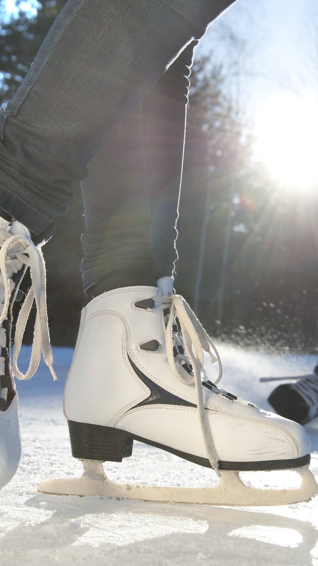 Damen Schlittschuhe beim Eislaufen