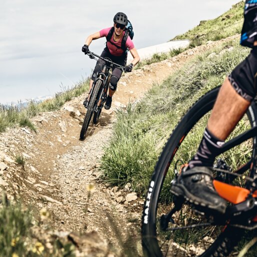 MTB bei steiler Abfahrt | © Skirama Kronplatz