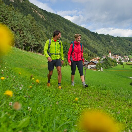 Happy hikers in St. Sigmund | © TV_Kiens Franz Gerdl