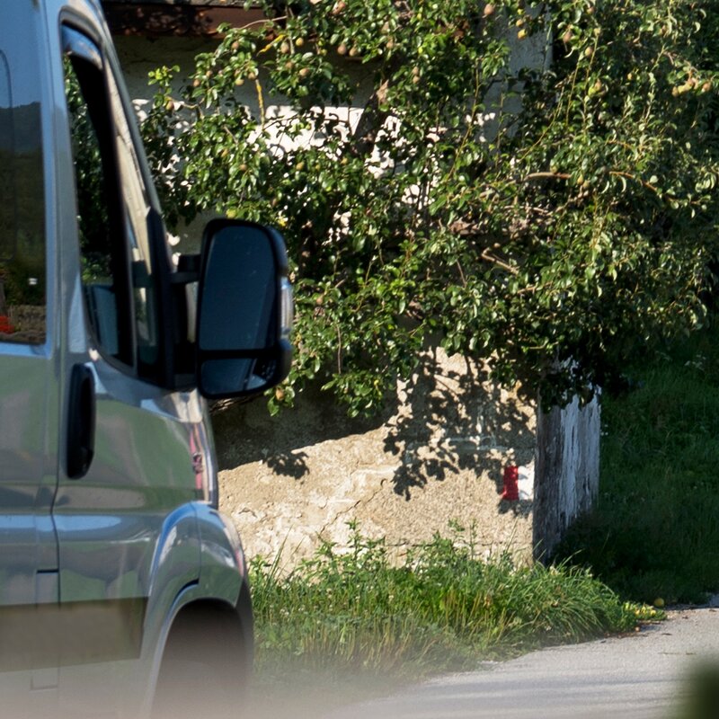 Shuttelbus von Seitenansicht