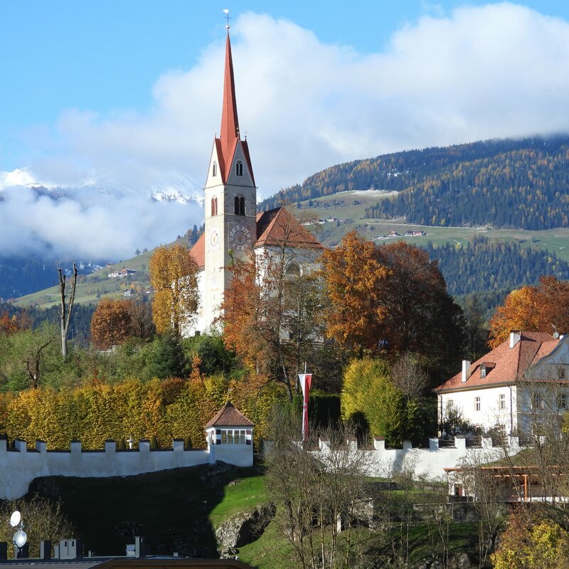 Ehrenburg/Casteldarne Parish Church in Autumn