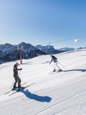 Pärchen beim Skifahren | © Harald Wisthaler