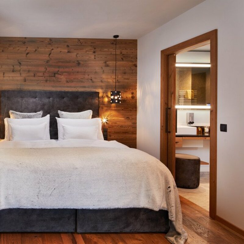 Modern hotel room, bed | © Zimmeransicht Hotel Excelsior